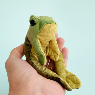 Sitting Frog Finger Puppet