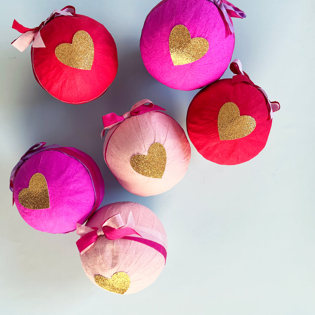 Deluxe Glitter Heart Surprise Ball