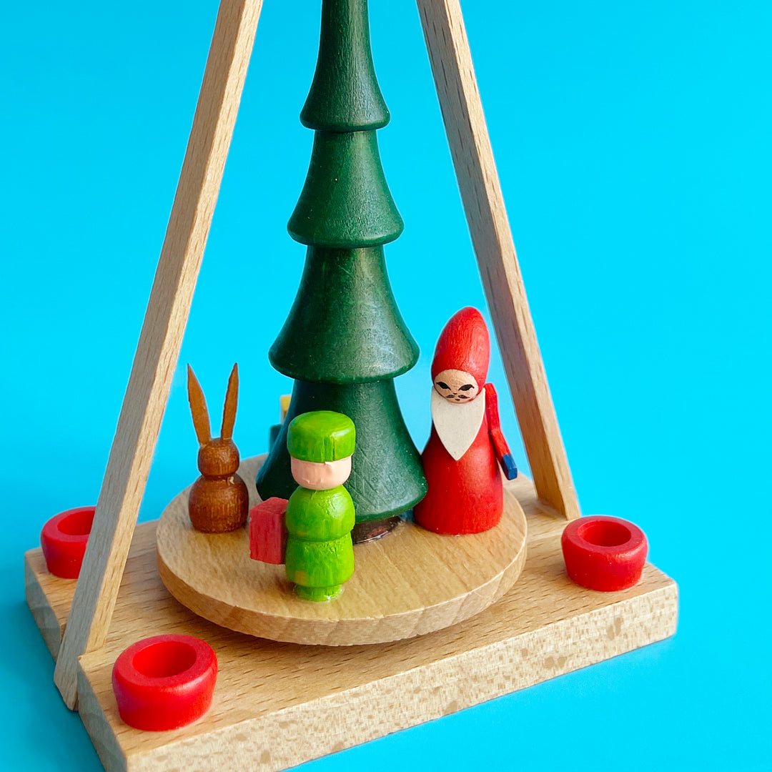 Small Santa Pyramid